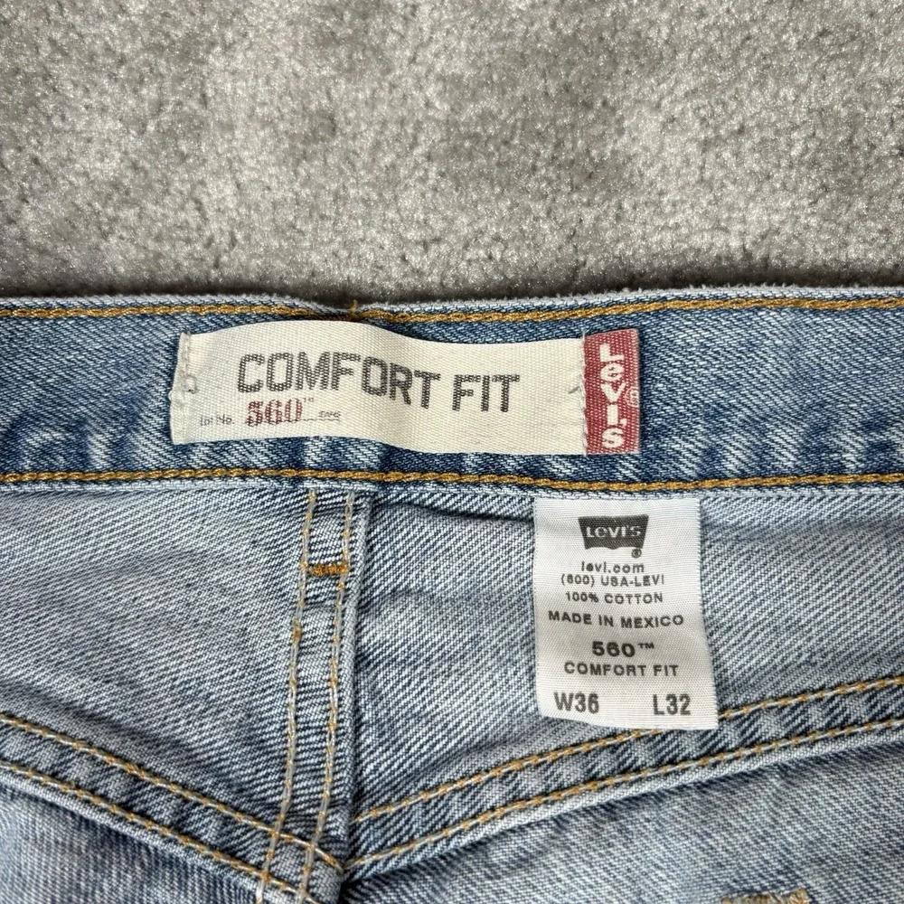 Vintage Levis 560 Jeans Mens 36x32 Comfort Fit Light Wash Blue Denim Cotton Y2K